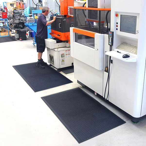 Flexible Rubber Workshop Mats Slip-Resistant, Cushioned for Fatigue Relief and Floor Protection