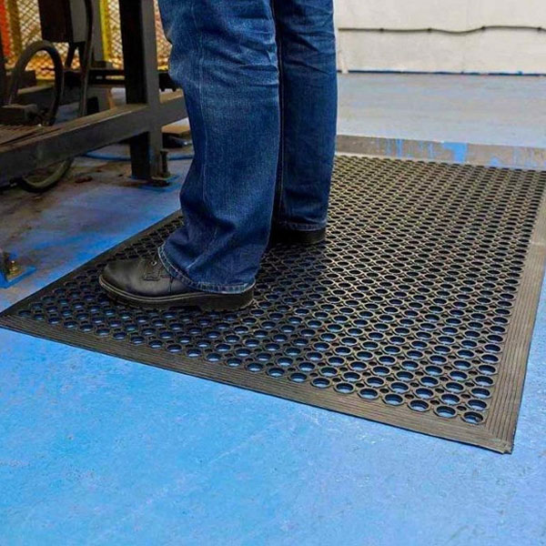 Freestanding with Tapered Edges Rubber Entrance Mat