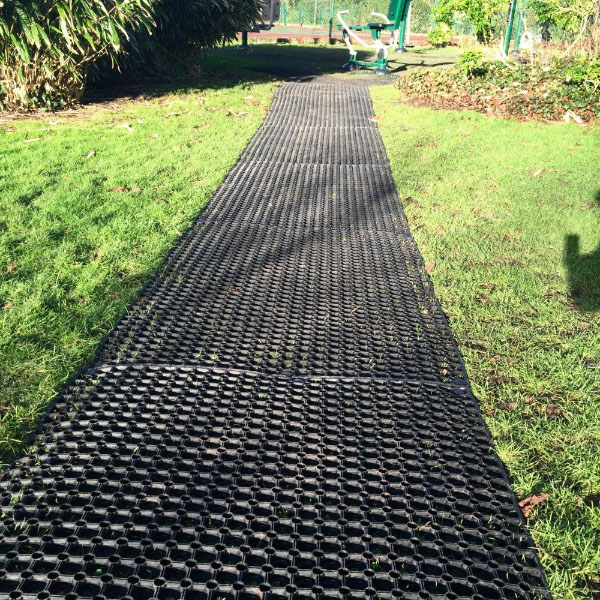 Anti-Slip Cellular Rubber Grass Mats for Playgrounds and Outdoor Use